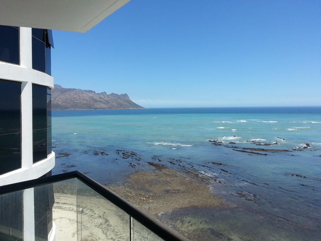 Loddey'S Self Catering Apartments - By Beach Collection Strand Habitación foto